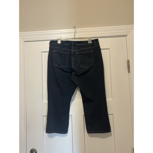 Chaps Womens Size 14 Blue Denim Capri Pants Stretch Shaping Modest Plus Size - Picture 6 of 6